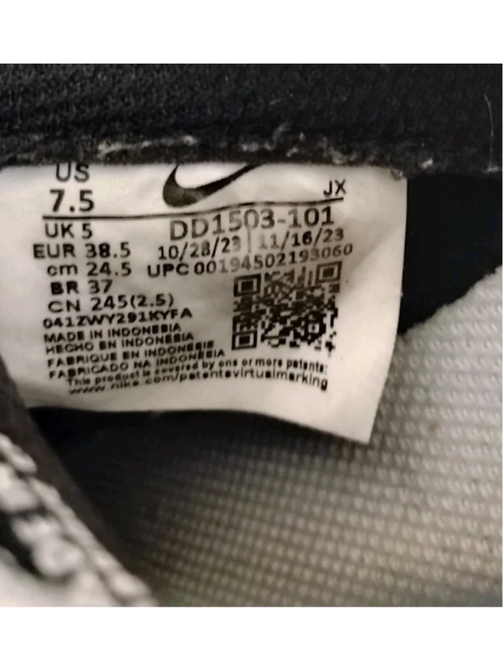 Nike Dunk Low Panda Women Size 7.5 White Black Sneakers DD1503-101